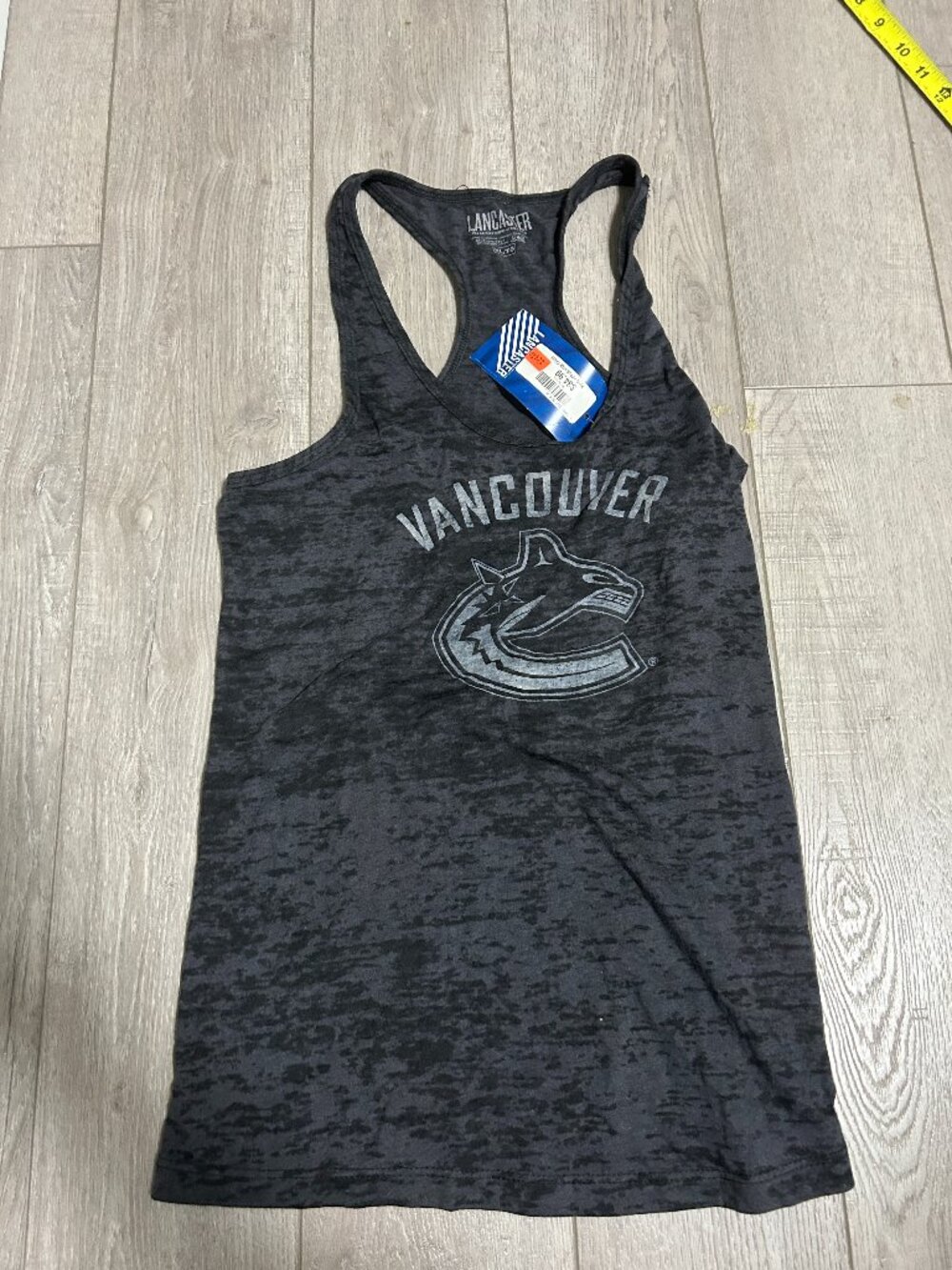 NWT Women's Vancouver Canucks Size XL Extra Large Racerback Tank Top Distressed